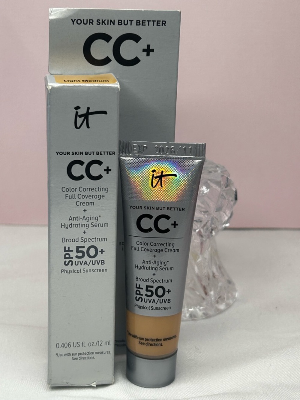 it cosmetics CC+ Color Correcting Cream - Light Medium (Silver & Cream)